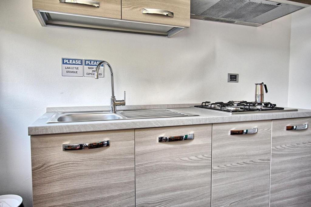 Casa Aurora Self Catering Studio Como Vacanze エクステリア 写真