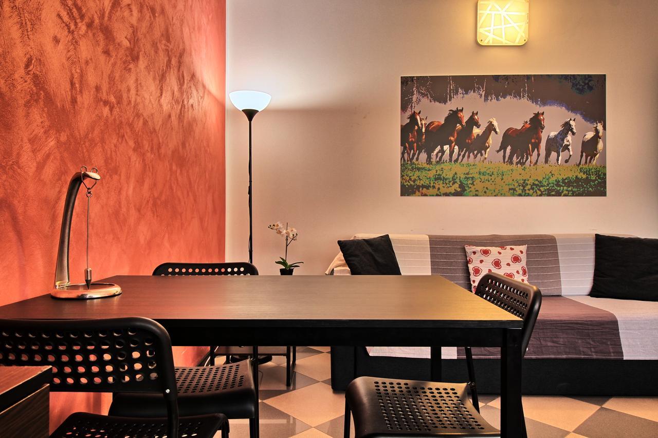 Casa Aurora Self Catering Studio Como Vacanze エクステリア 写真