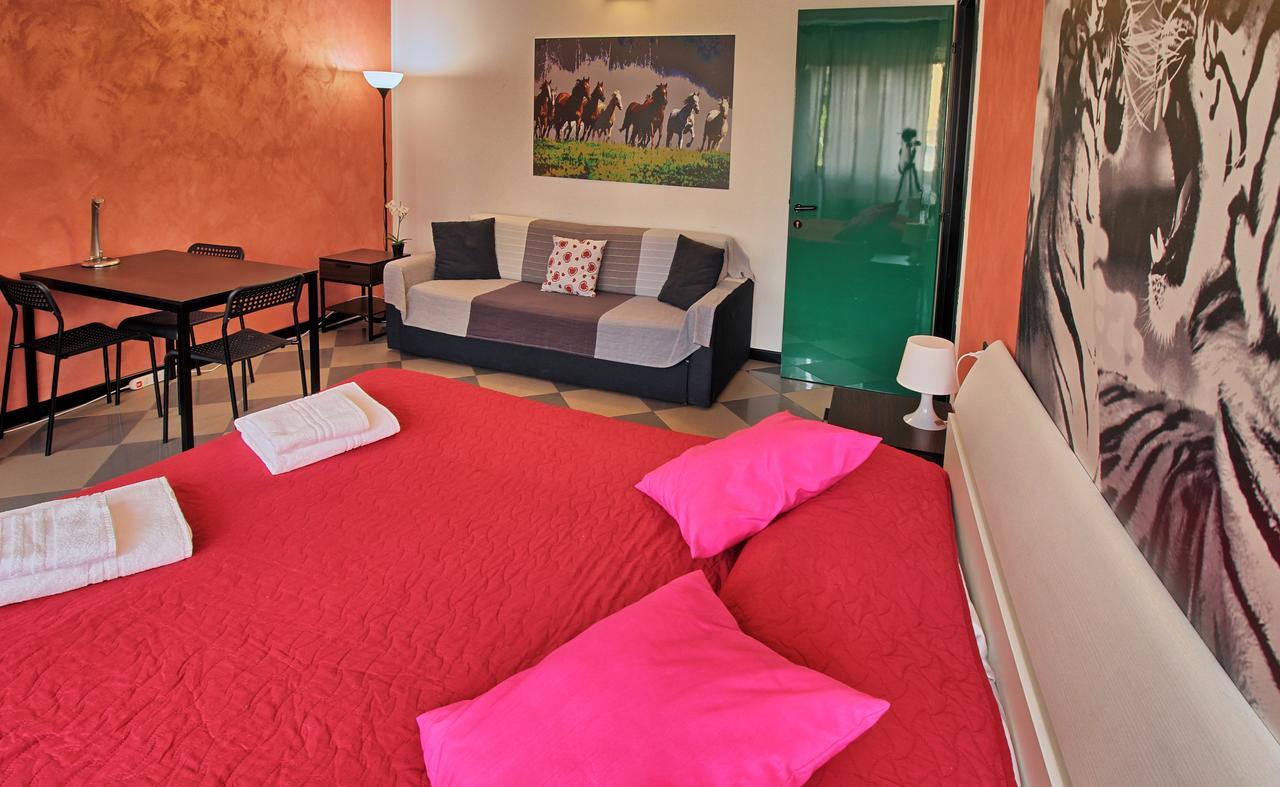 Casa Aurora Self Catering Studio Como Vacanze エクステリア 写真